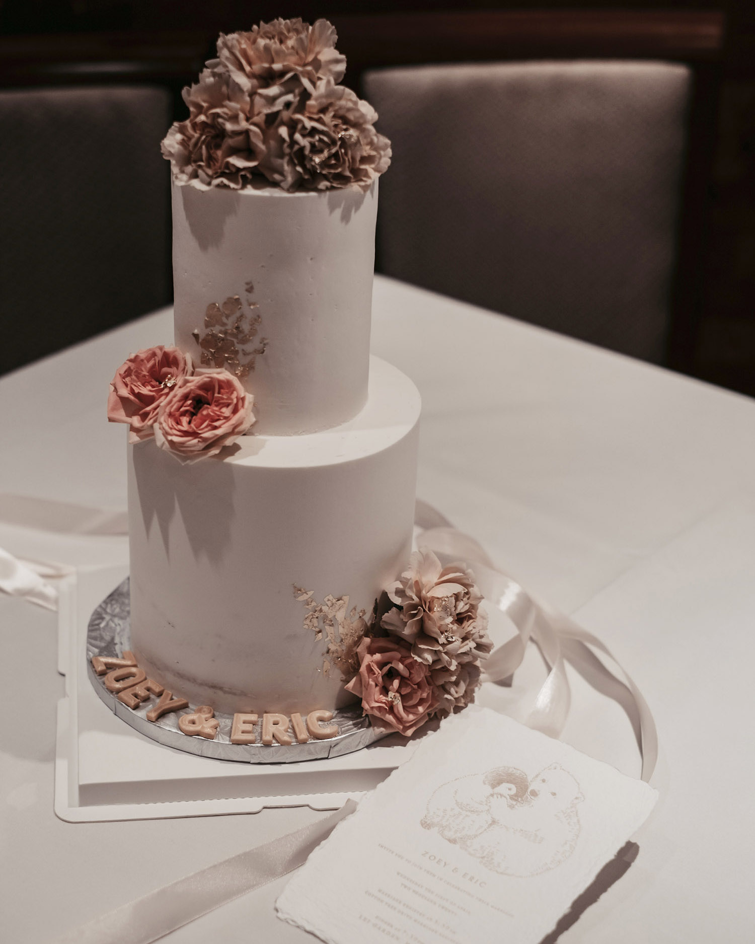 wedding-cake-with-deckled-edge-wedding-invitation