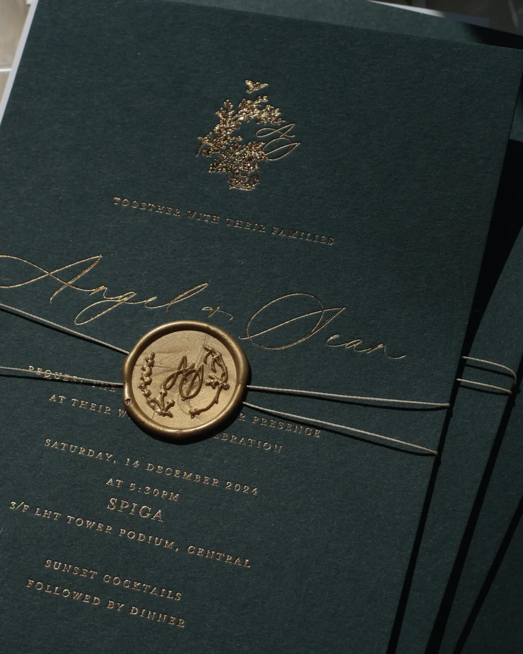 01 Classic Crest Invitation