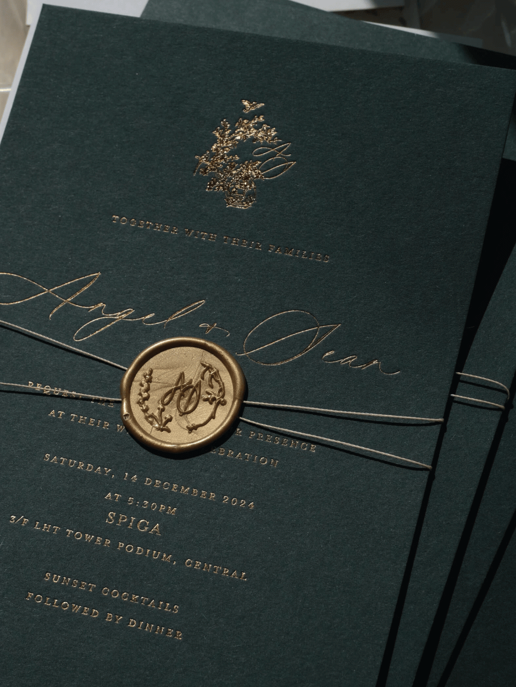 01 Classic Crest Invitation